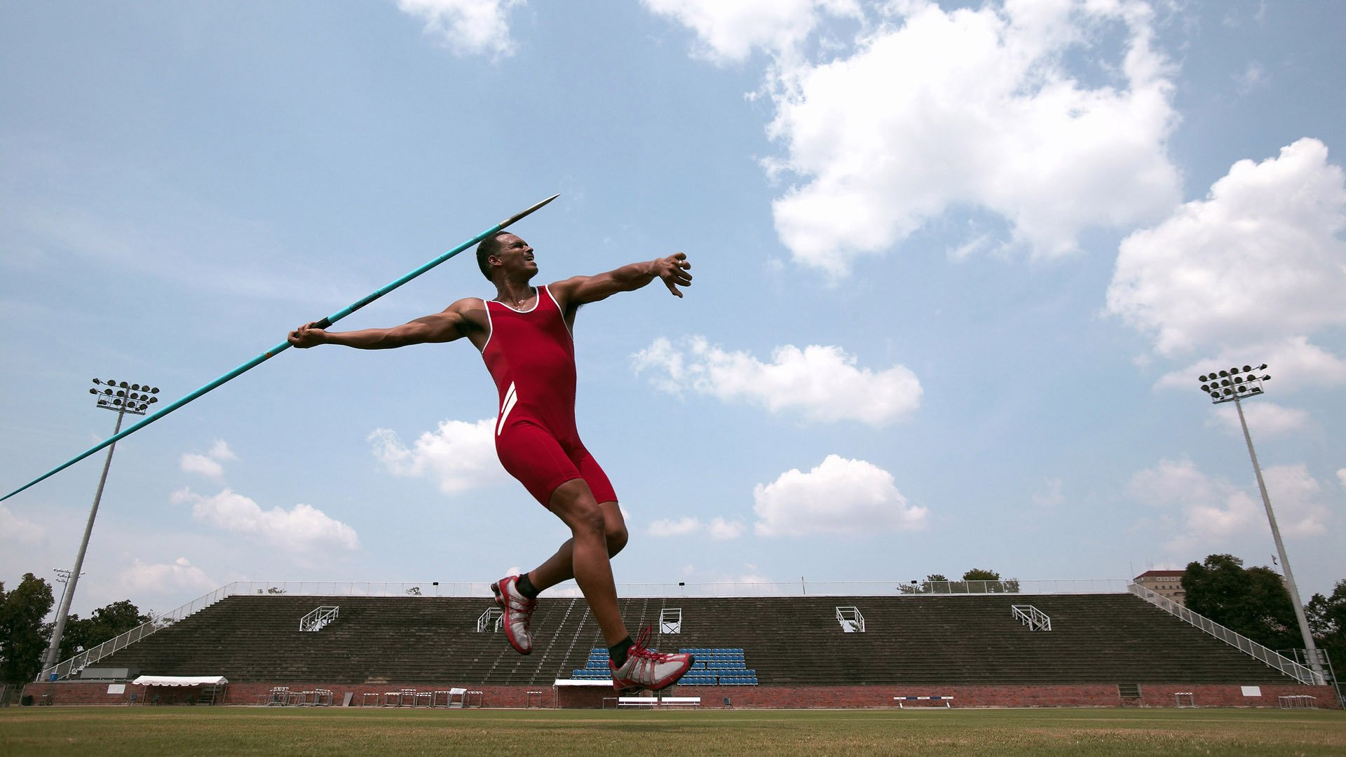 9游app-“马科斯·莫奇的战术安排与防守反应，成就美洲狮队的防守核心”