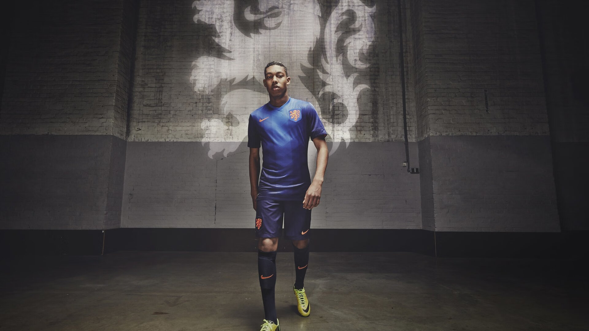 九游网-全黑队的防守体系严密，威胁敌方进攻，黑队什么意思